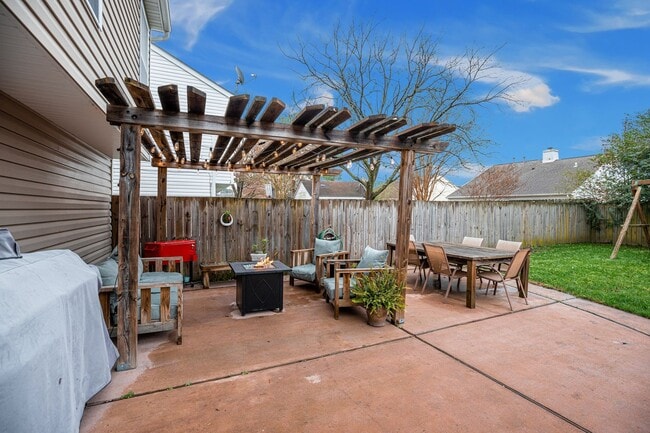 Building Photo - Spacious 4 Bedroom 3 Bath Home