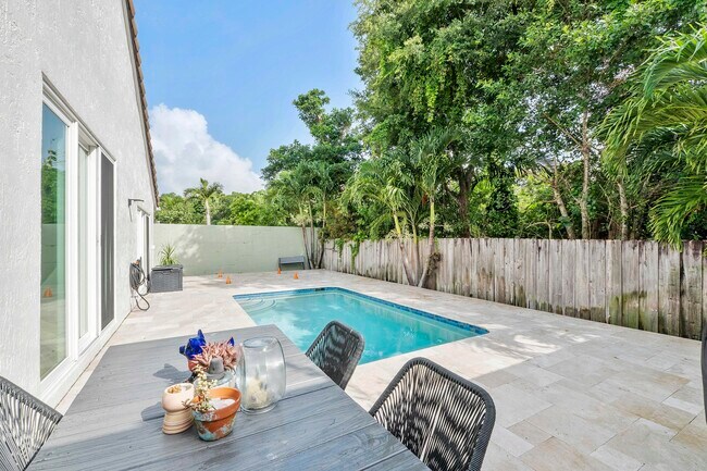 Building Photo - 6755 NW 75th Pl