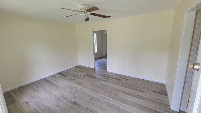 Building Photo - 609 W 75th St
