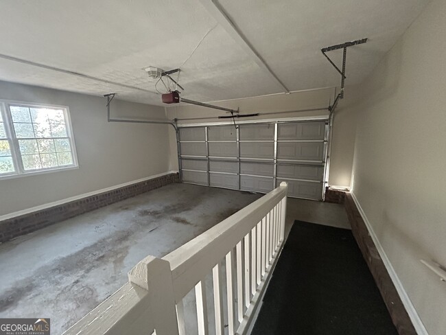 Building Photo - 2000 Forest Dr