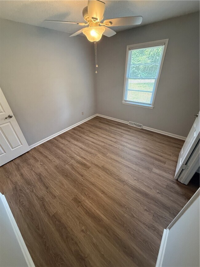 Building Photo - 112 Lynwood Dr