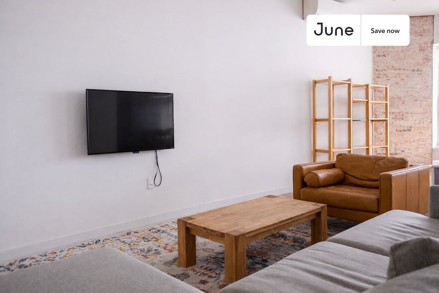 Building Photo - 455 Rogers Ave