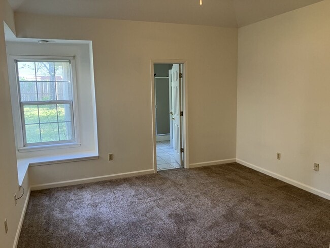 Building Photo - 114 W Shore Dr