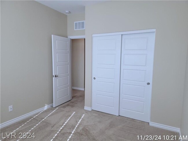 Building Photo - 3-BEDROOM TOWNHOME IN GATED NORTH LAS VEGA...