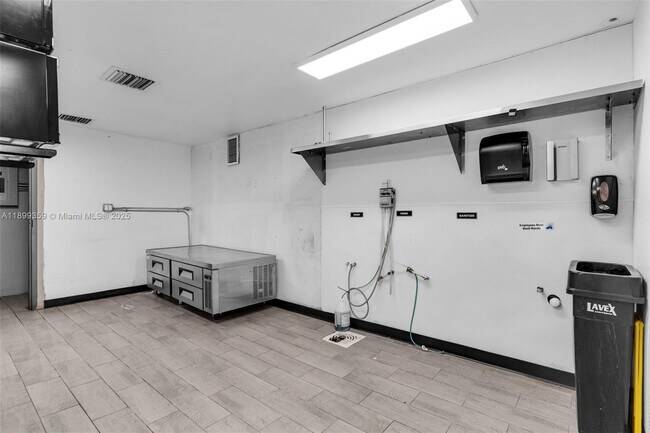Building Photo - 23175 Naranja Rd