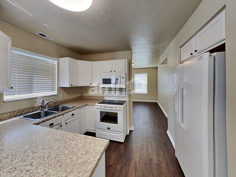 Building Photo - 2254 Orchard Way