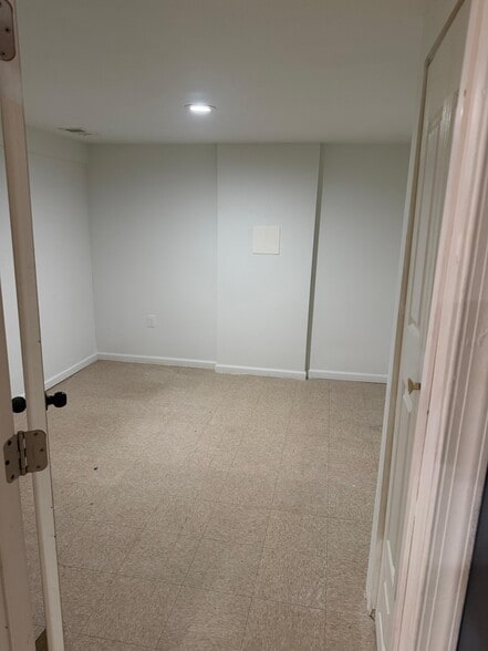 Building Photo - 216 Carnation Ct