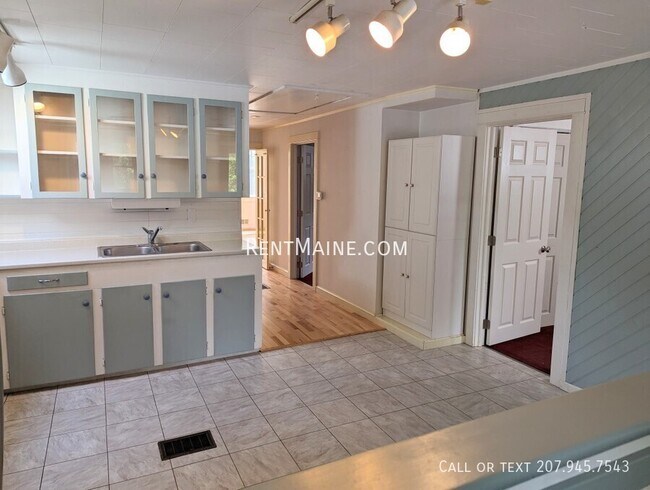 Building Photo - 54 Penobscot St