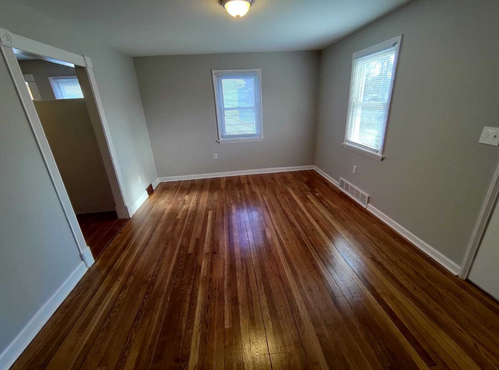 Building Photo - 134 W Side Dr