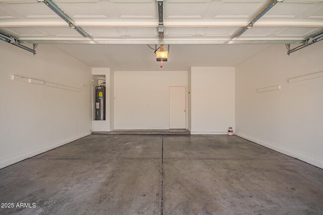 Building Photo - 11413 W Yavapai St