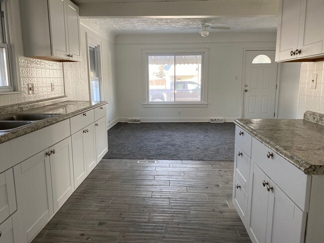 Building Photo - 3 Bedroom 2 Bath Home In Roseville