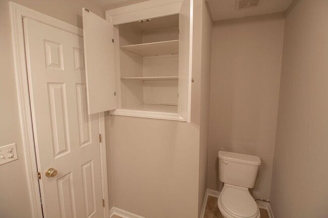 Building Photo - 2207 Bushnell Dr