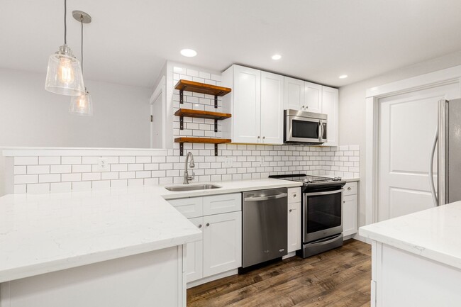 Building Photo - Modern 2 Bedroom 2 Bathroom Condo Close to Downtown Kirkland