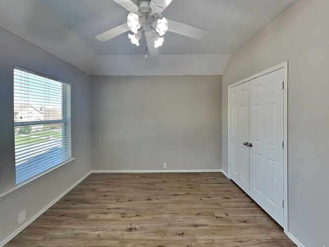 Building Photo - 2815 St Maria Dr