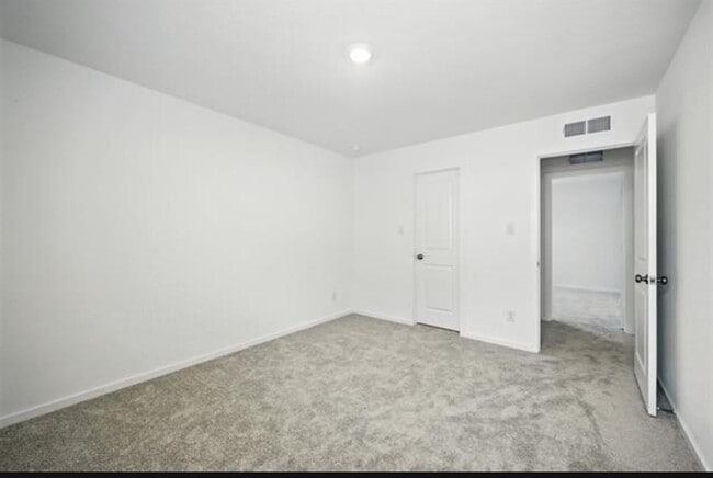 Building Photo - 205 Ashbrook St