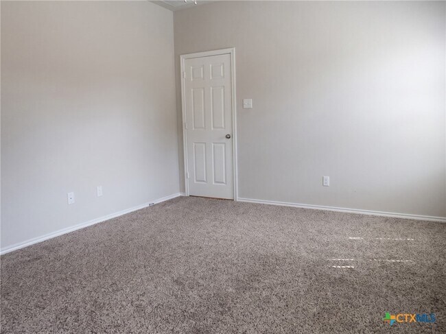 Building Photo - 1210 Lindsey Dr