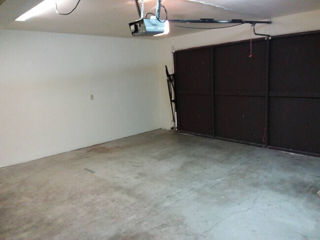 Building Photo - 450 Solar Way