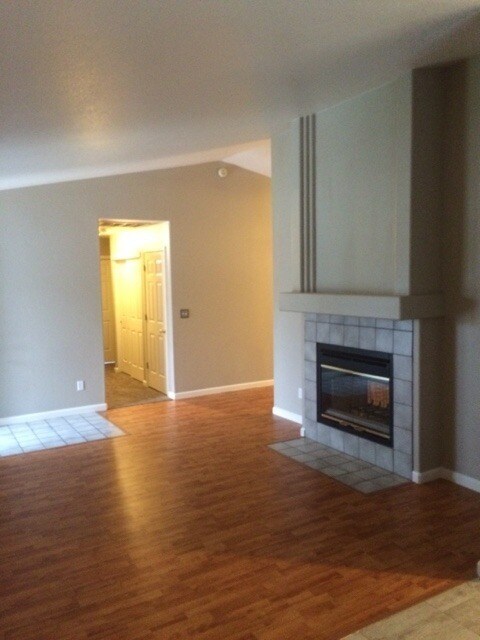 Building Photo - Upgraded Orangevale Home on Corner Lot