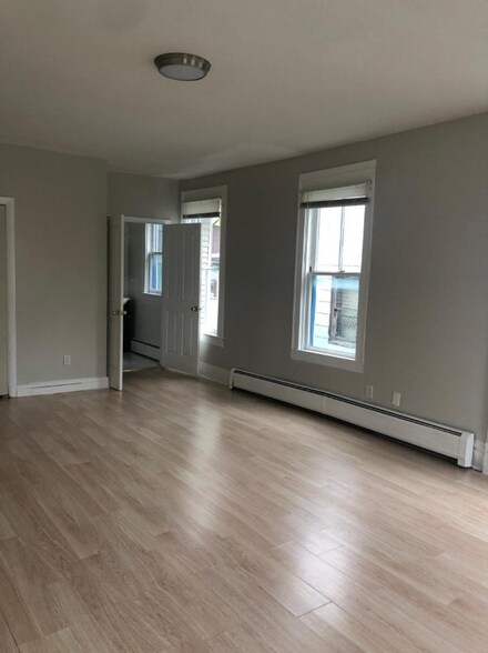 Building Photo - 313 Rutger St