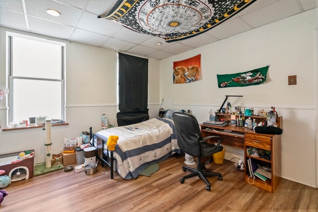 Building Photo - 2120 E Carson St