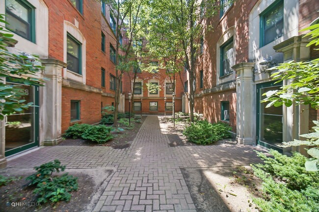 Building Photo - 5252 S Drexel Ave