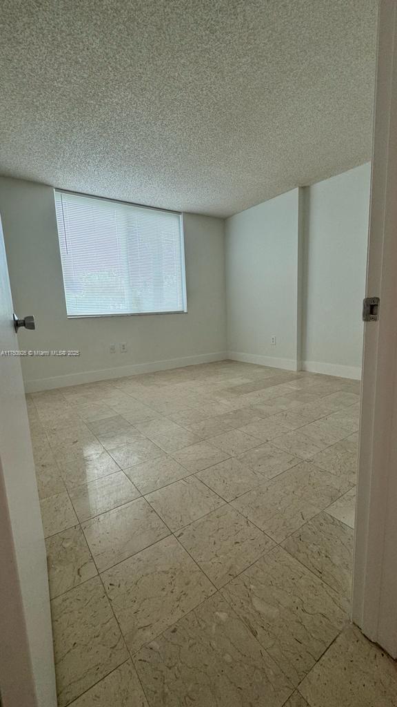 Building Photo - 2 bedroom in Hollywood FL 33021