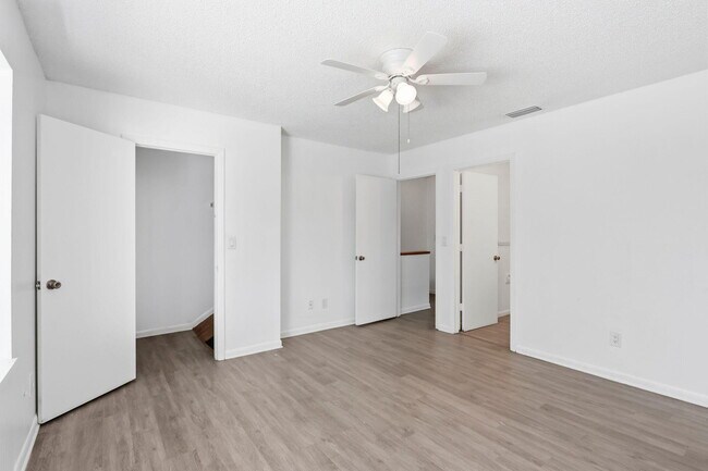 Building Photo - 2305 Seaside Dr