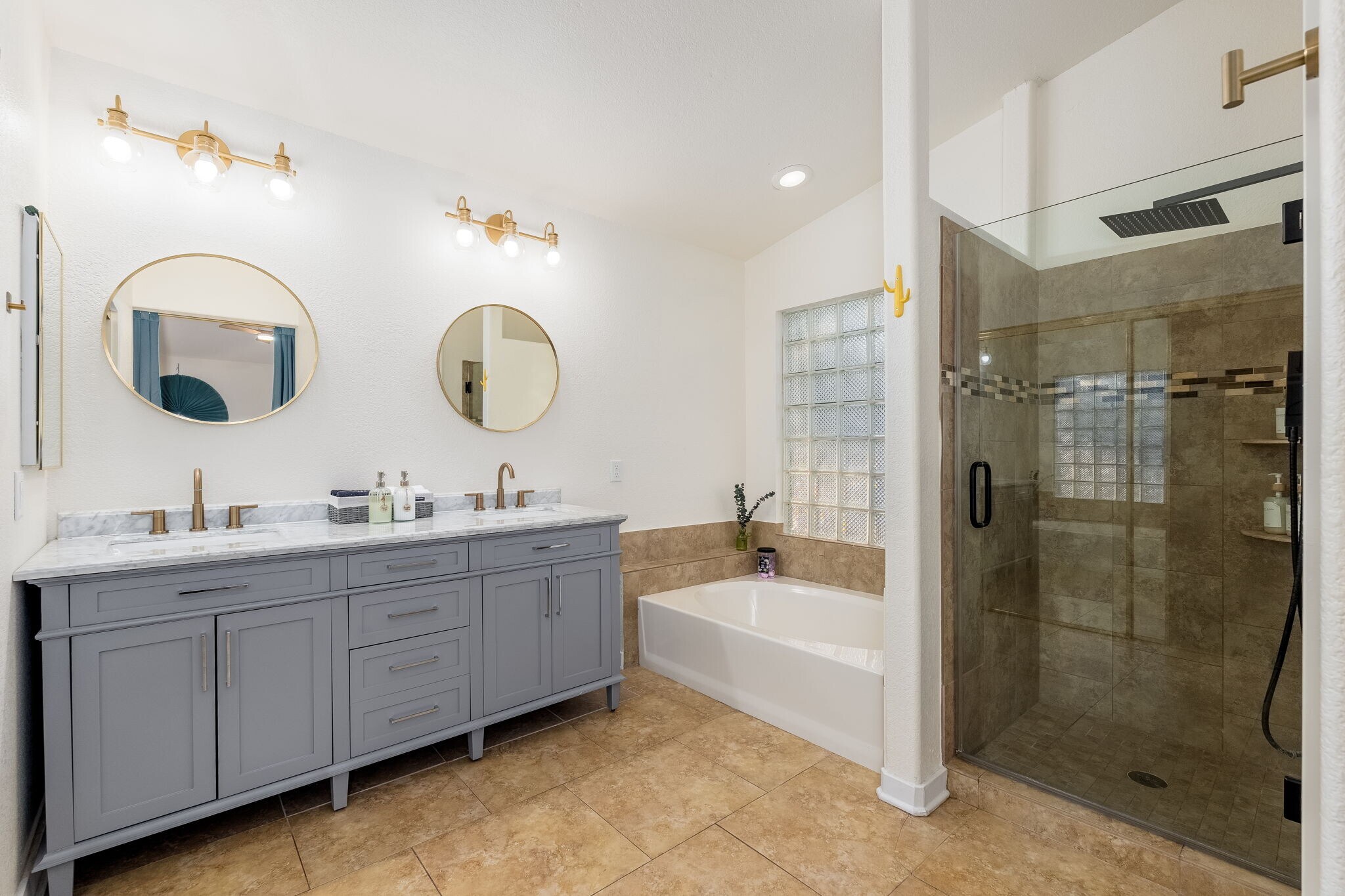 Building Photo - 3514 N Diego