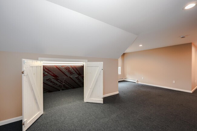 Building Photo - 55 Holbrook Hill Rd