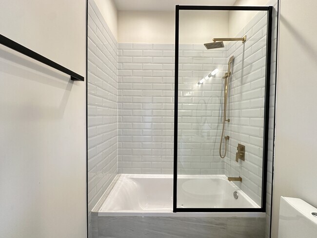 Building Photo - 6340 W Belmont Ave