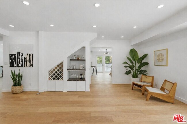 Building Photo - 5220 Melvin Ave