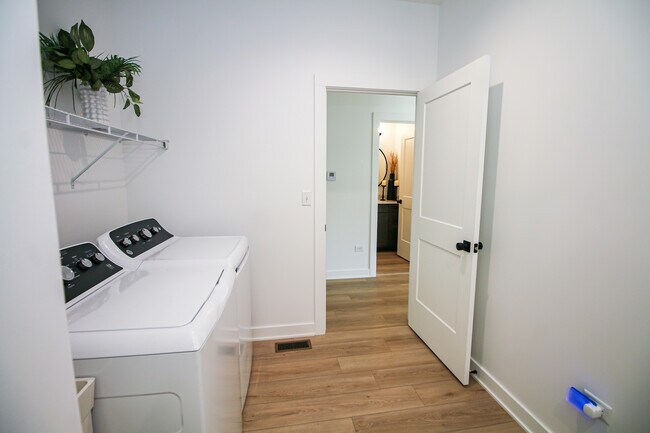 Building Photo - 2039 Isabella Ln