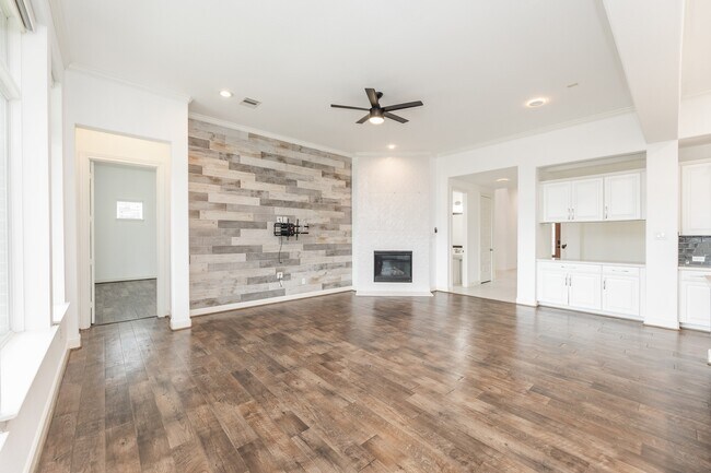 Building Photo - 25514 Kearsley Dr