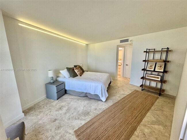 Building Photo - 1111 Crandon Blvd