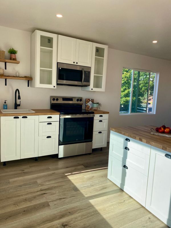 Building Photo - 4065 Sunnyhill Dr