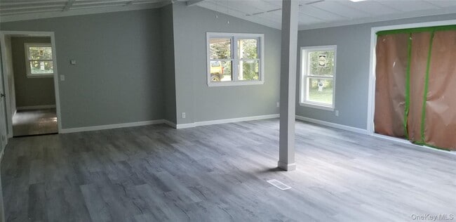 Building Photo - 542 W Broadway