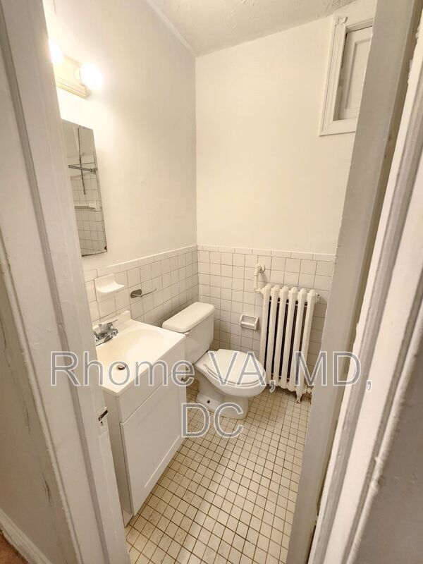 Building Photo - 515 Franklin St NE