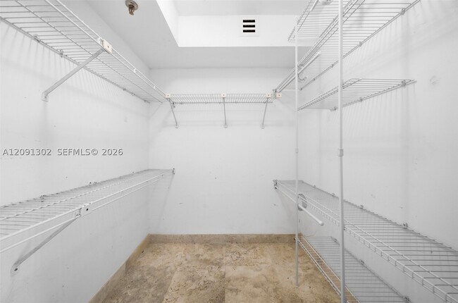 Building Photo - 2575 S Bayshore Dr