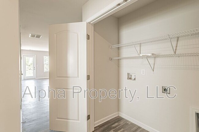 Building Photo - 304 Long Grove Ln