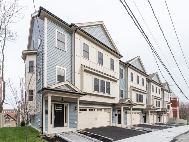 Building Photo - 38 Millmont St