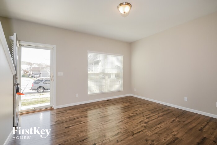 Building Photo - 121 Siena Dr