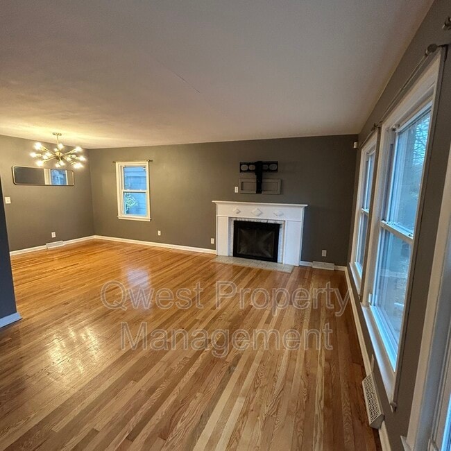 Building Photo - 1532 Sylvan Ave SE