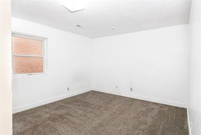 Building Photo - 471 Dallas St
