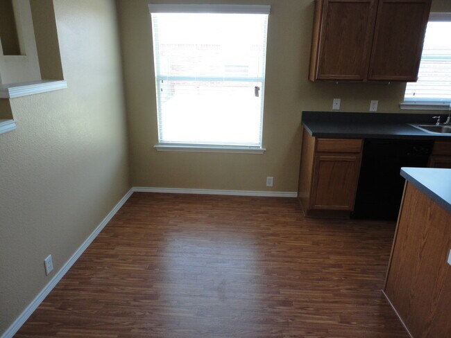 Building Photo - 1505 Shady Shores Dr