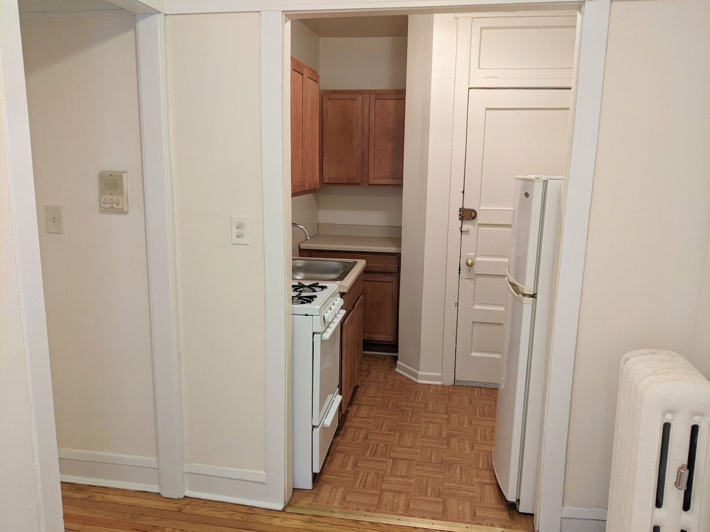 Building Photo - 519 W Brompton Ave