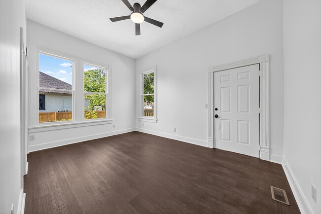 Building Photo - 2807 Beacon Ave