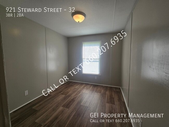 Building Photo - 921 Steward St