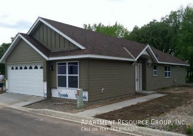 Building Photo - 848 W Berwood Ave