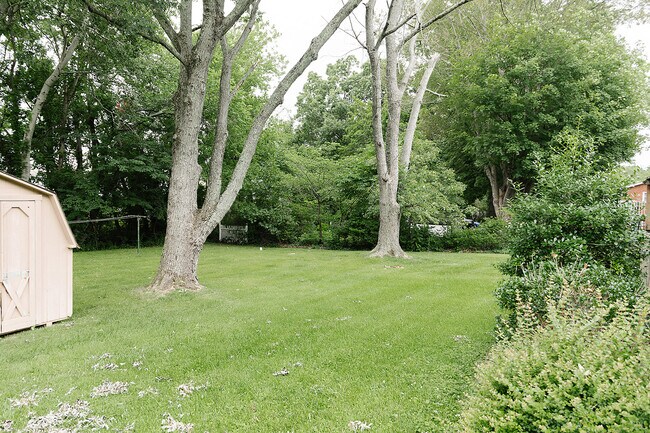 Building Photo - 801 Sunny Ln
