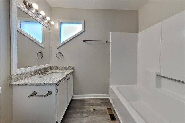 Building Photo - 320 Parsons Branch